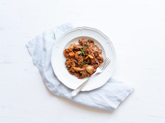 Rezept für veganen Pilz-Kartoffeleintopf mit regionalen und saisonalen Zutaten auf urkraut.ch