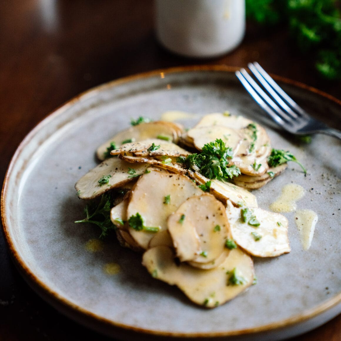Topinambur-Salat mit «französischer» Salatsauce - Urkraut Topinambur-Salat mit «französischer» Salatsauce - Urkraut