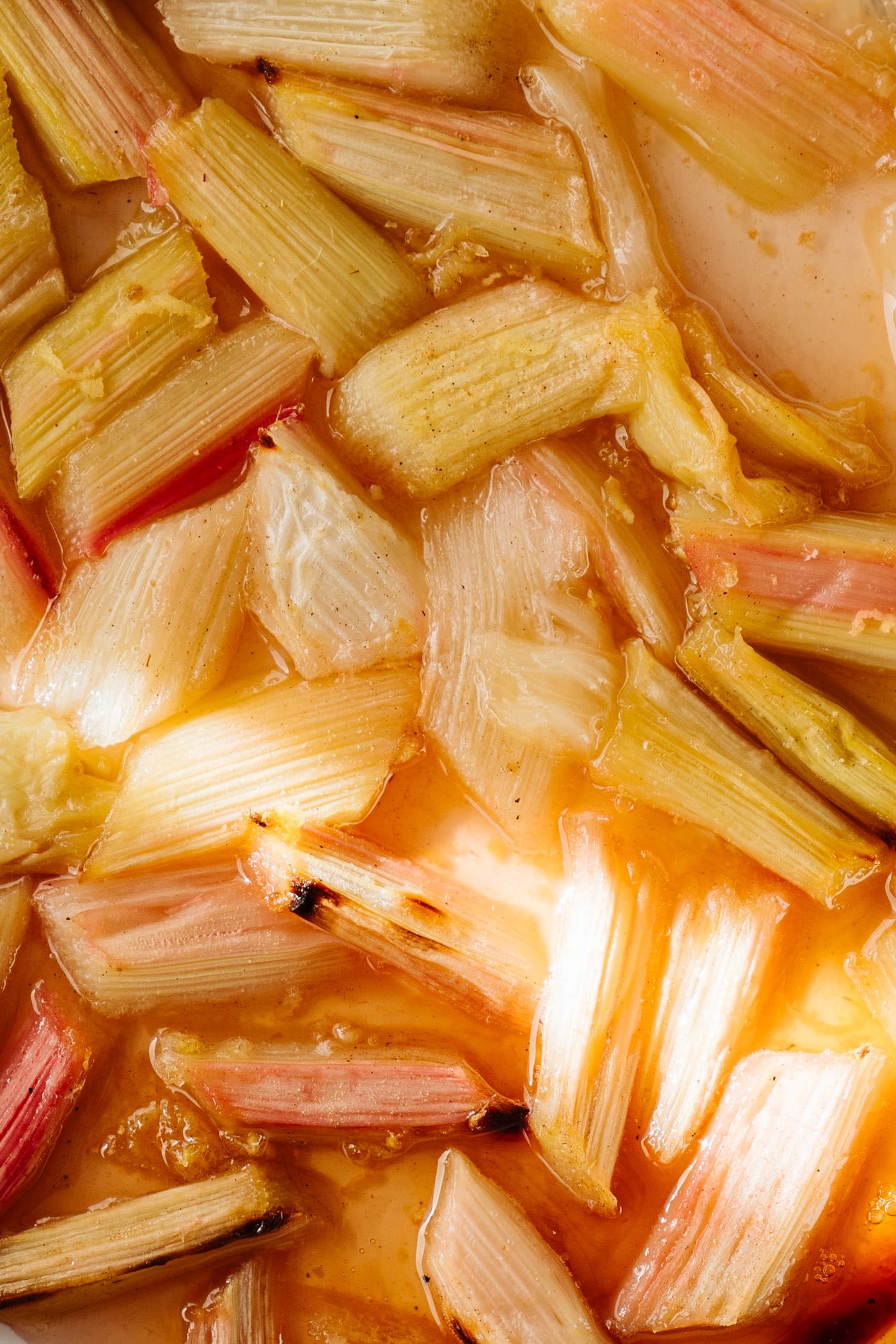 Karamellisierter Rhabarberkompott aus dem Ofen - Urkraut Karamellisierter Rhabarberkompott aus dem Ofen - Urkraut