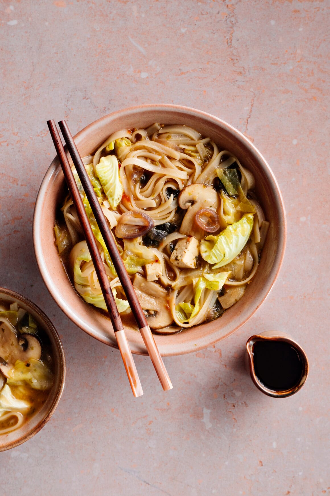 Wintersuppe mit Spitzkohl: Rezept aus dem Gemüse-Kochbuch "Liebes Gemüse" von Urkraut