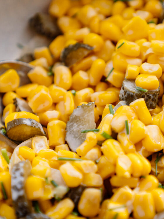 Schneller Maissalat mit nur 5 Zutaten – einfach, frisch und in wenigen Minuten zubereitet. Perfekt als Beilage zum Grillen, fürs Picknick oder als leichtes Sommergericht. Dieses einfache Rezept ist ideal für alle, die gesunde und unkomplizierte Küche lieben. Vegan, knackig und voller Geschmack! Keywords integriert: Maissalat einfach, Maissalat Rezept, schneller Sommersalat, 5 Zutaten Salat, vegane Beilage, Grillen Salatidee