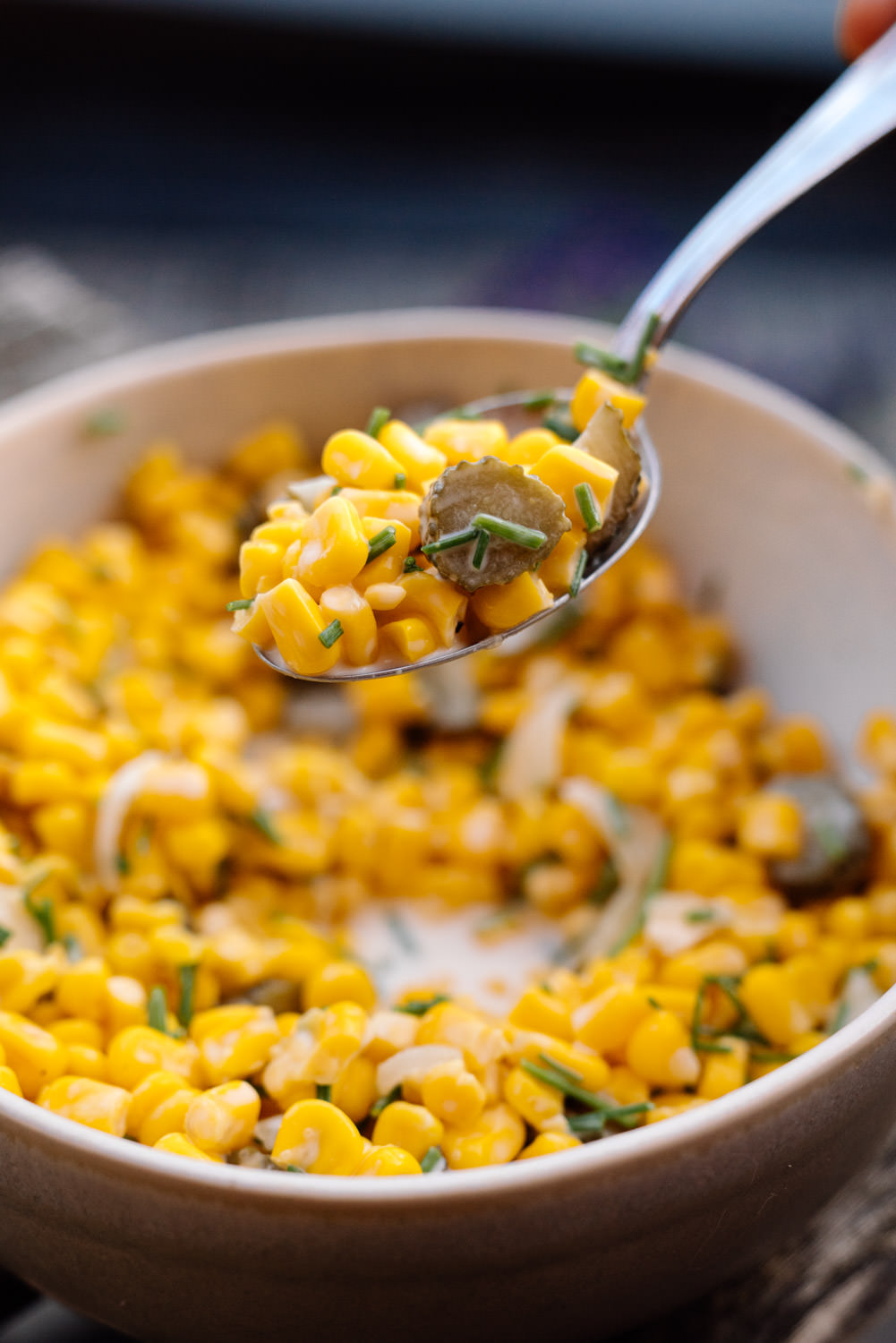 Schneller Maissalat mit nur 5 Zutaten – einfach, frisch und in wenigen Minuten zubereitet. Perfekt als Beilage zum Grillen, fürs Picknick oder als leichtes Sommergericht. Dieses einfache Rezept ist ideal für alle, die gesunde und unkomplizierte Küche lieben. Vegan, knackig und voller Geschmack!

Maissalat einfach, Maissalat Rezept, schneller Sommersalat, 5 Zutaten Salat, vegane Beilage, Grillen Salatidee


